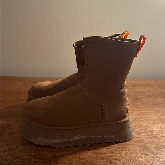 UGG Dipper Boots - Picture 4 of 7